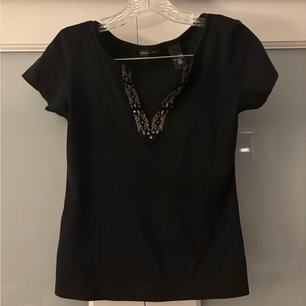 New York & Company Black Short Sleeve Top
